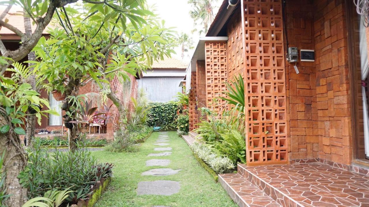 Louto Dmell Guesthouse Sanur Exterior foto