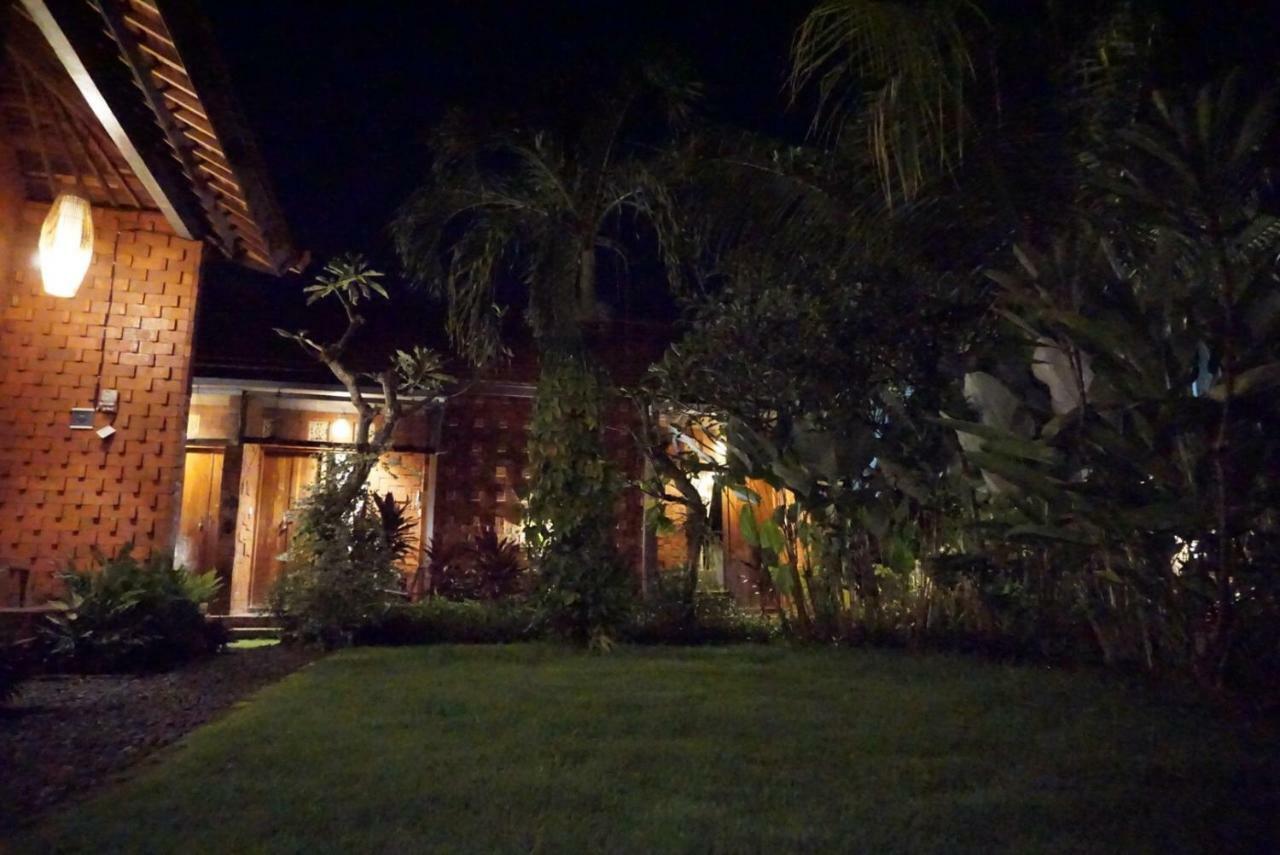 Louto Dmell Guesthouse Sanur Exterior foto